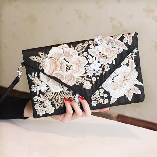 2017 Women s Handbag Embroidered Elegant Day Clutch Bag Evening Cheongsam Banquet Bag Clutch Female Clutches