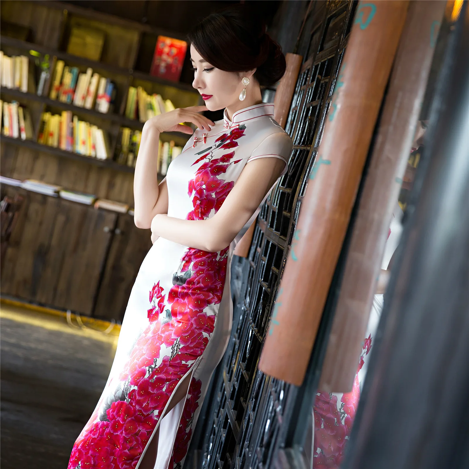 Qipao Long Silk Chinese Style Dress Red Embroidery Cheongsam Plus Size