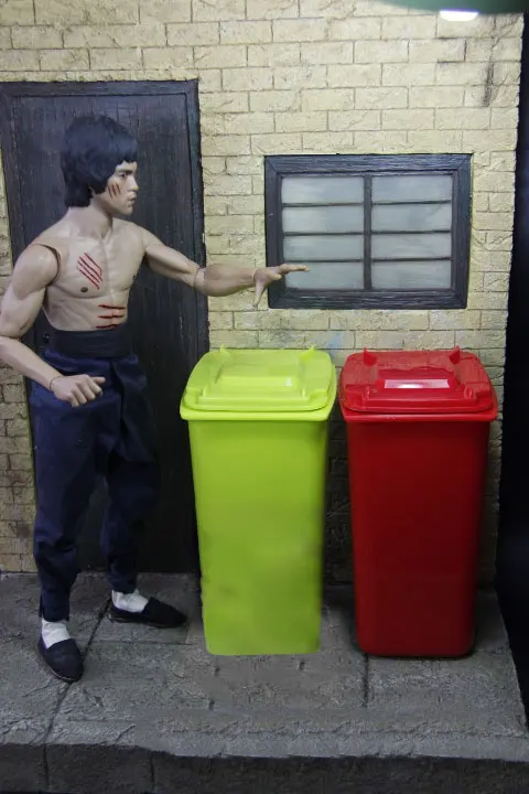 

Older Not Old Red Green Trash Can Model 1/6 Scale Model Soldier Accessories Trash Can Storage Box Street Road Scene Model