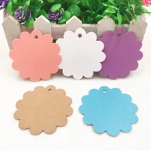 50 pçs 6x6cm cores múltiplas bonito flor redonda papel kraft pendurar tags festa de casamento favor etiqueta cartões de presente