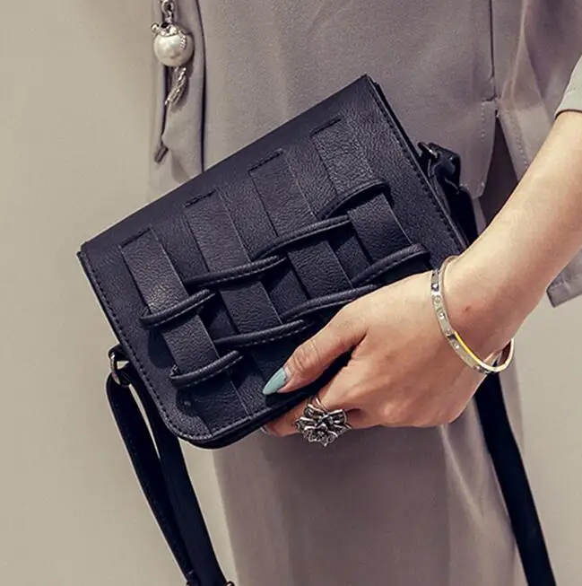 

Quality PU leather handbags 2018 summer new simple fence retro small square bag shoulder diagonal portable mini phone package