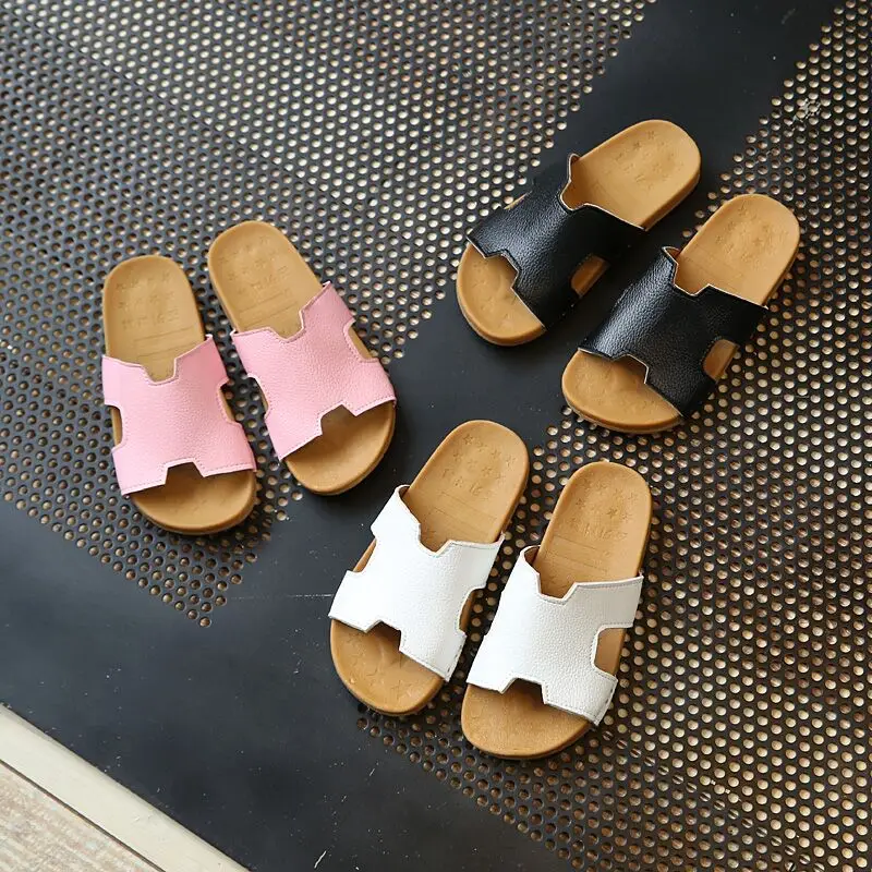 

2018 Summer Kids Shoes Brief Slippers Fashion Girls and Boys PU Leather Home Slippers Baby Antiskid Rubber Shoes Leisure Slipper