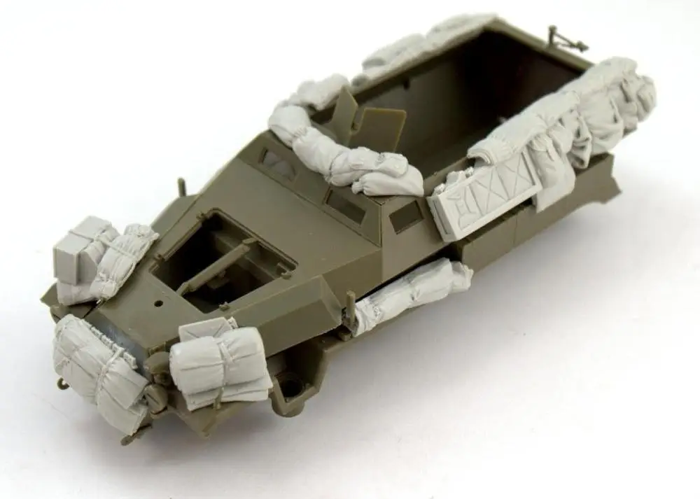 

1:35 Resin Figure Model Kit Unassambled Unpainted B146(NO CAR)