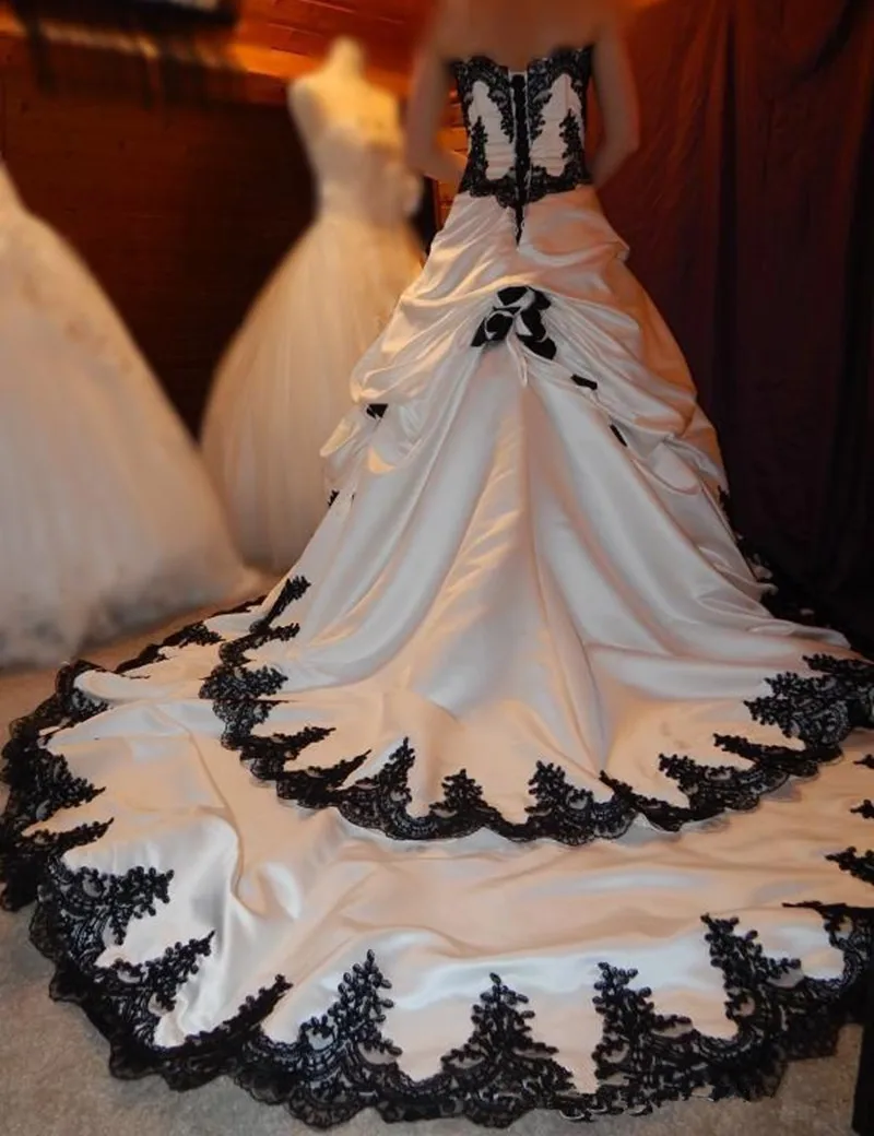 Vintage-Design-White-and-Black-Wedding-Dress-Ball-Gown-Strapless-Beading-Flowers-Lace-Satin-Bridal-Gowns