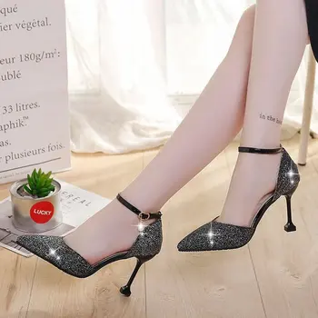 

2018 summer Korean version of the new pointed shallow mouth female fine with wild sequins one button female sandals