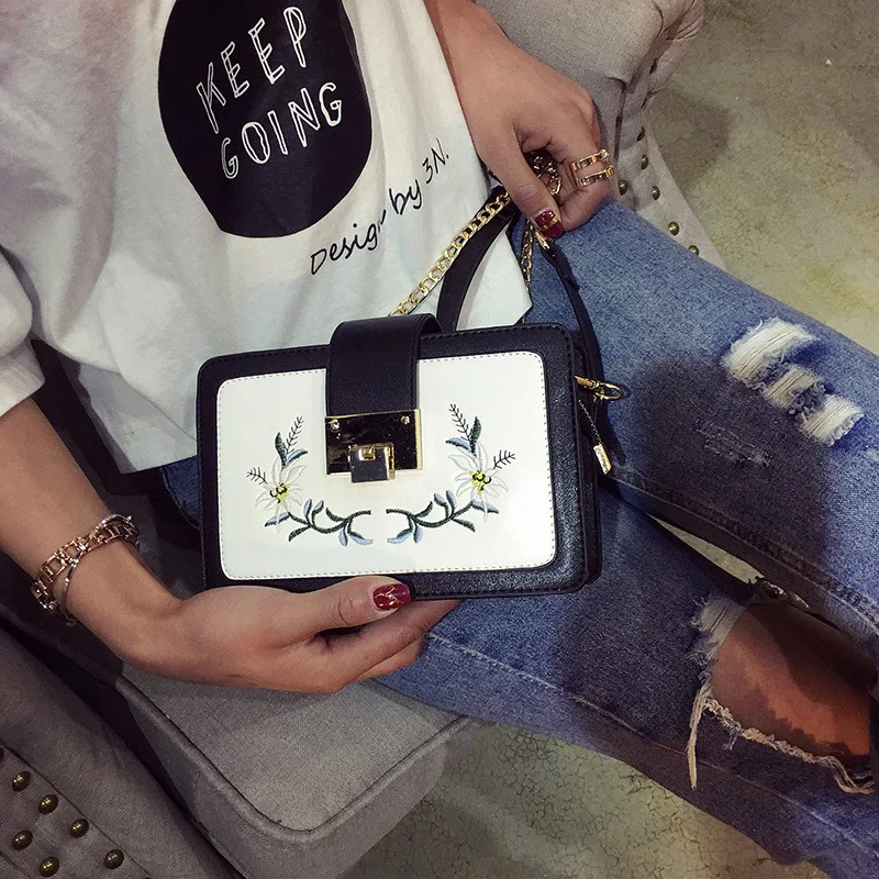 

Spring And Summer New 2019 Women Bags Embroidery Small Square Package Korean Version Of Trend Chain Shoulder Messenger Handbags