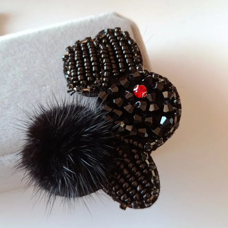 3D вышитый бисером блестки маленький кролик черный/белый Кот патч с булавкой аппликация для DIY шляпа пальто брюки сумка модная женская брошь