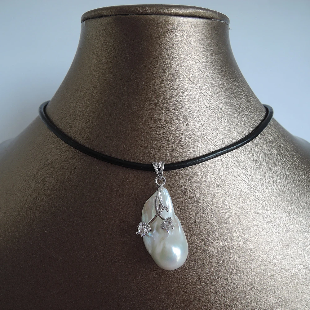 Ожерелье с подвеской из натурального пресноводного жемчуга, цепочка из натуральной кожи, длина жемчуга 20-25 мм, жемчужная подвеска в стиле барокко, цветок