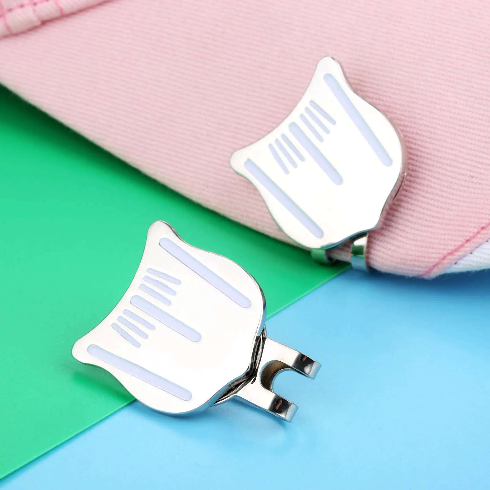 

Professional Alloy Golf Cap Clip Metal Magnetic Hat Visor Clips Golf Ball Aiming Marker Golf Training Aids - White Lines Color