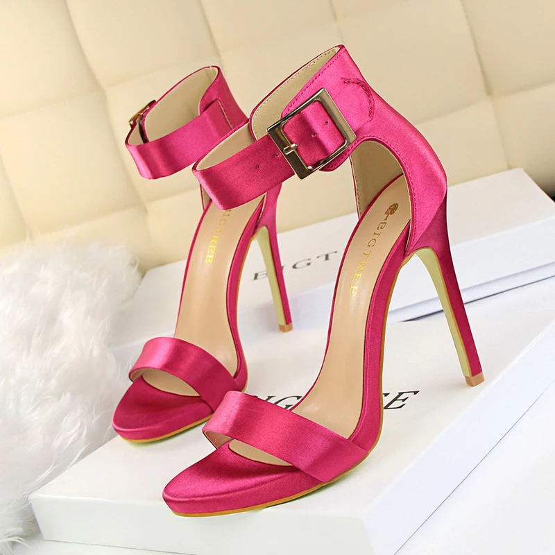 

Summer High heels Shoes Woman Sandals Buckle Pumps Designer Peep toe Slides Zapatos de mujer Black white red Green silver