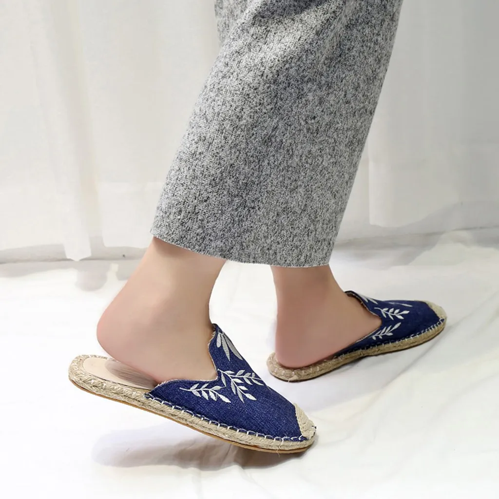 Женские модные сандалии на плоской подошве с вышивкой; повседневная обувь с круглым носком; модные соломенные Тапочки с вышивкой