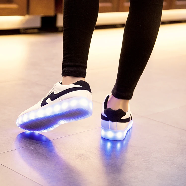 Высококачественная Женская Вулканизированная обувь; светящаяся обувь для девочек; кроссовки для мальчиков с мигающими лампами; детская обувь из оптического волокна;#35-44