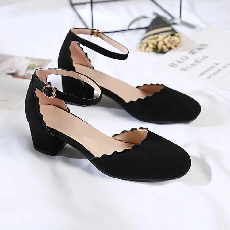 Для женщин Туфли-лодочки Обувь на среднем каблуке из флока квадратный носок оборками Пряжка 2018 Демисезонный пикантные прелестные модные