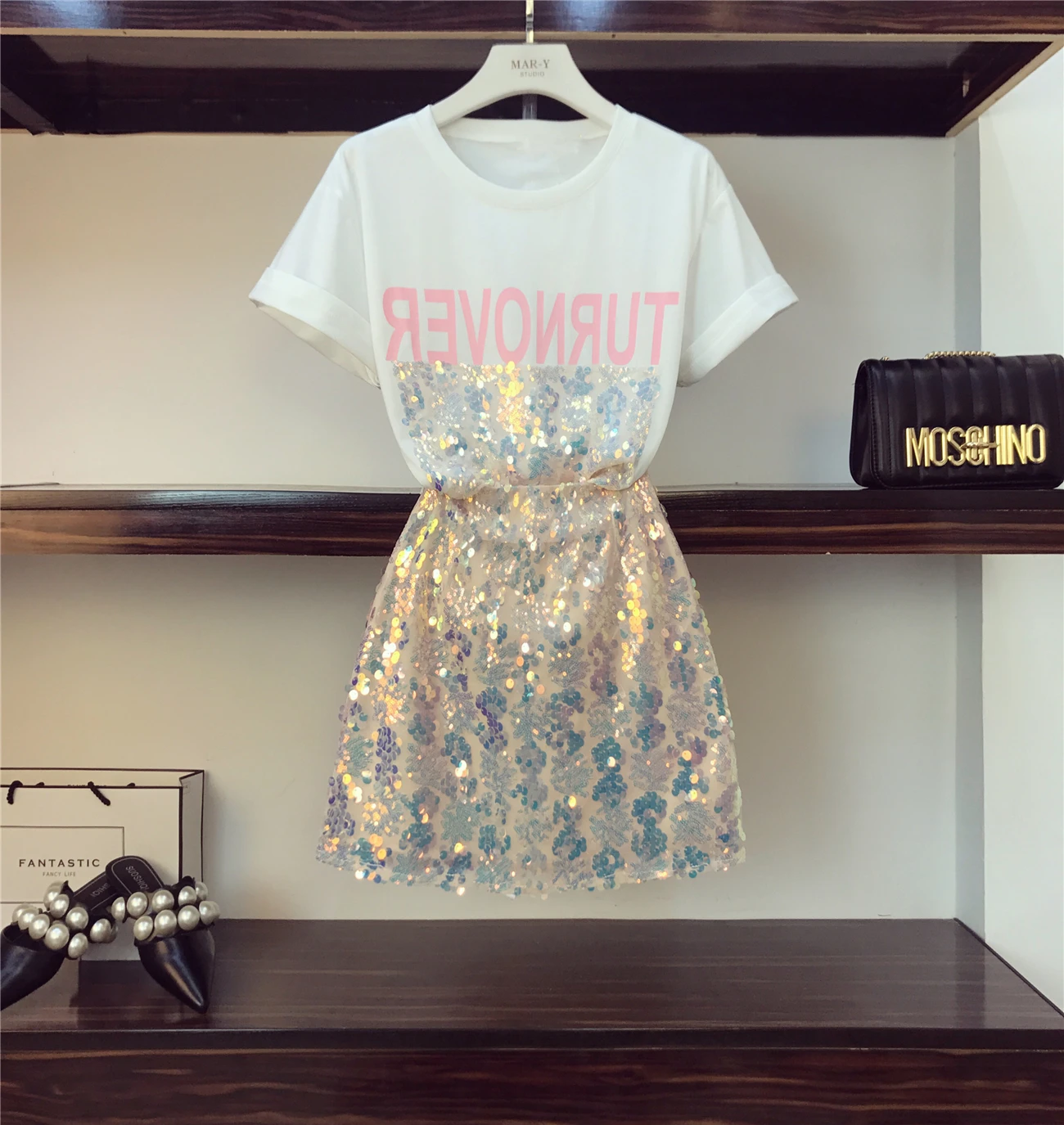 

Women 2019 Summer Fashion Letter Printed Tshirts + Sequins Casual Mini Skirt Two Piece Sets Sweet Student Set Female Suits