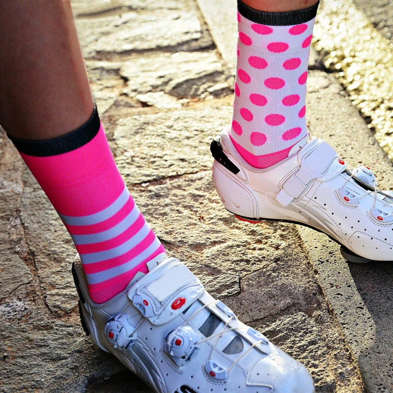 

DH SPORT Professional Cycling Socks Protect Feet Breathable Wicking Sock Outdoor Road Bike Nylon Socks Bicycle Accessories