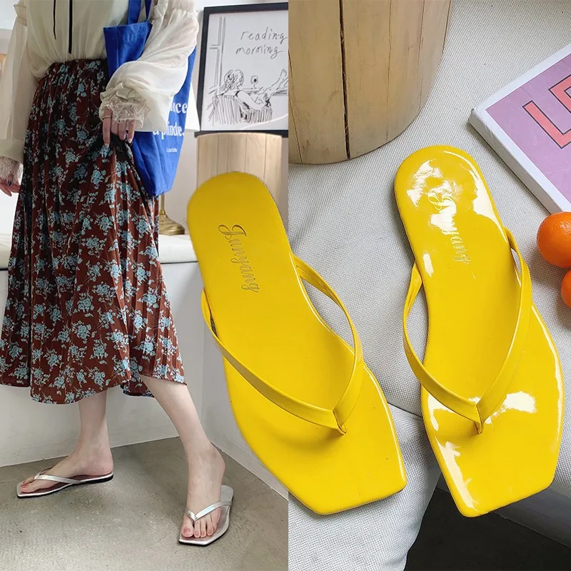 

2019 Summer New Women's Shoes Flip-flops Beach Shoes Flat-bottomed Women Joker Wear Simple Shoes