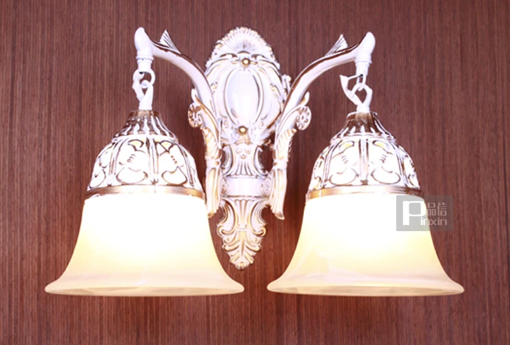 

Fashion Antique Wall Lamp Bedroom Bedside Lamp Mirror Lighting