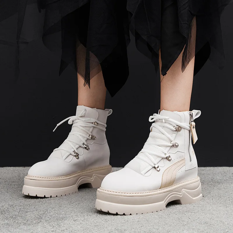 

2018 autumn new fashion simple solid color thick sole casual shoes women trend high tube comfortable casual Martin boots.