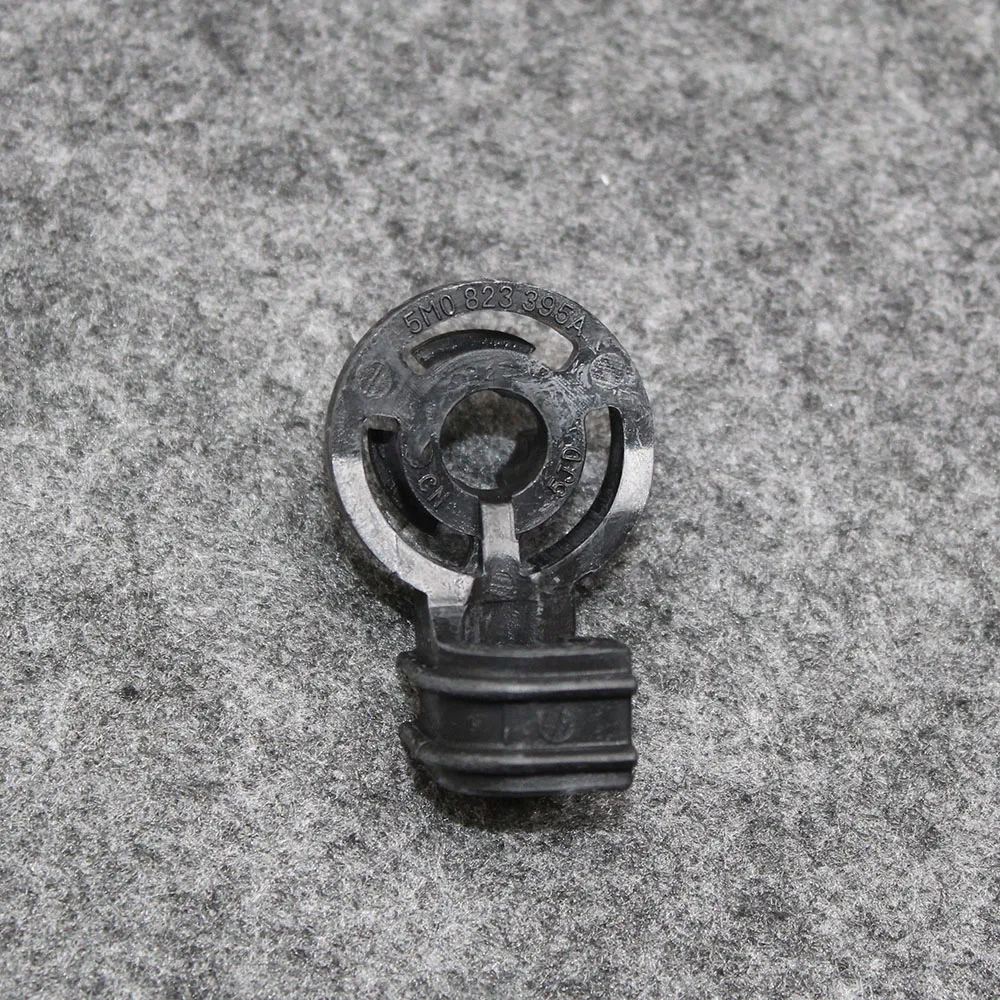 

Plastic Hood Bonnet Rod Stay Bracket Buckle Clip for VW POLO GOLF SKODA ROOMSTER FABIA 5M0823395A 5M0 823 395A 5M0 823 395 A