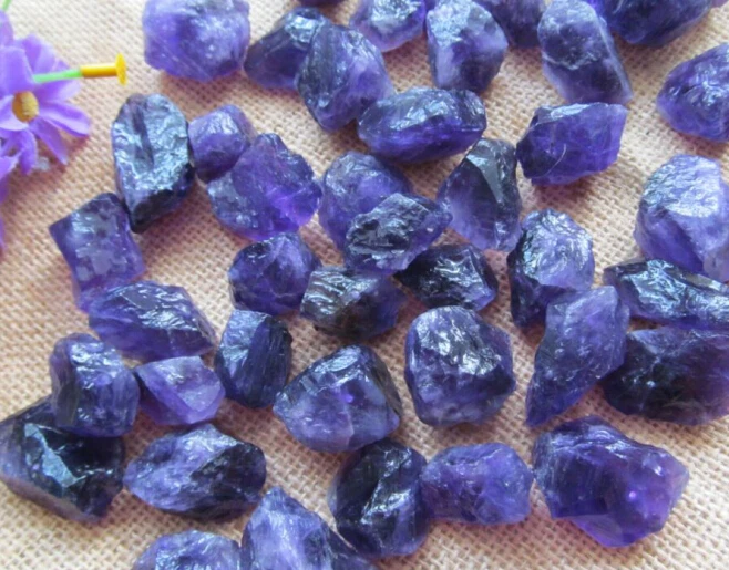 raw amethyst rock