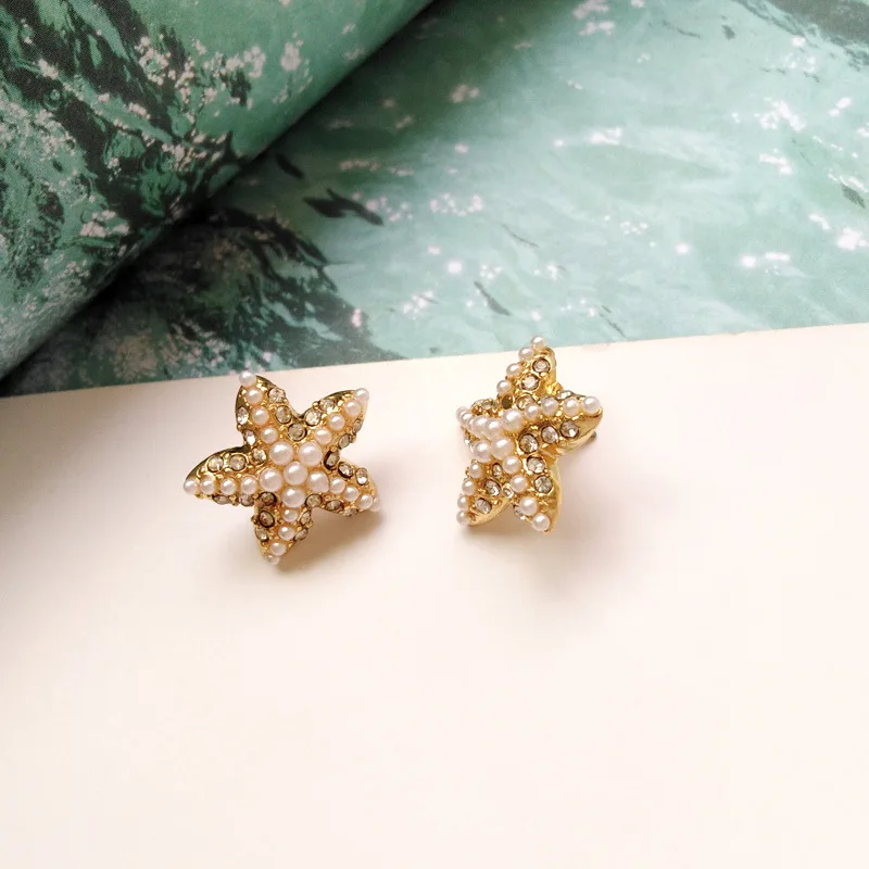 perfect birthday gift for her interlock stud earrings modern 14K gold earrings bridesmaids jewelry PAISLEY EARRINGS Geometric earrings