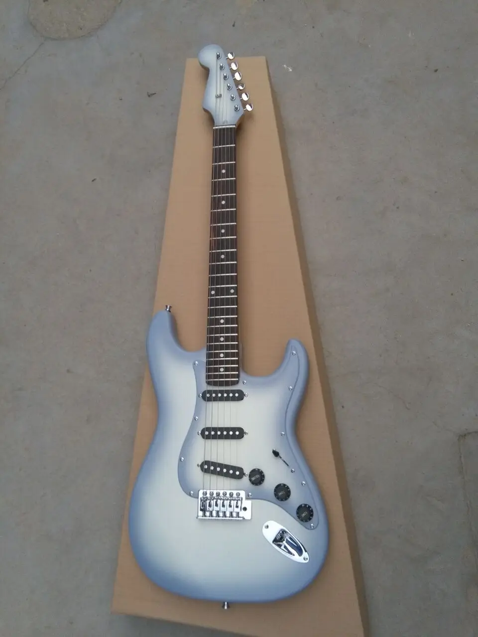 

Free Shipping China Custom new Guitar reversed headstock and matching the silver body color ST Electric Guitar 158