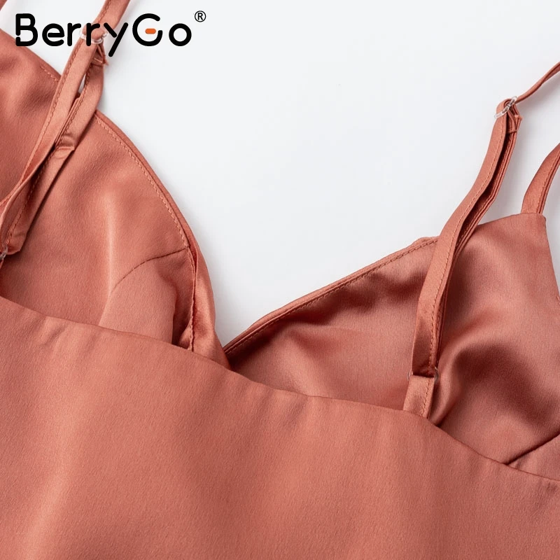 Женский атласный укороченный топ с v образным вырезом BerryGo летний регулируемым