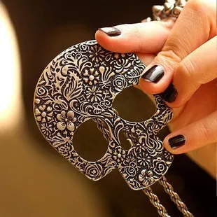 

Retro Gothic skull pendant necklace sweater chain European and American jewelry