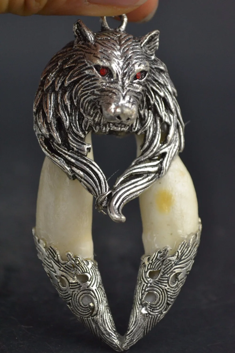 OLD COLLECTIBLE DECORATION TIBETAN SILVER CARVING GUAN GONG STATUE PENDANT