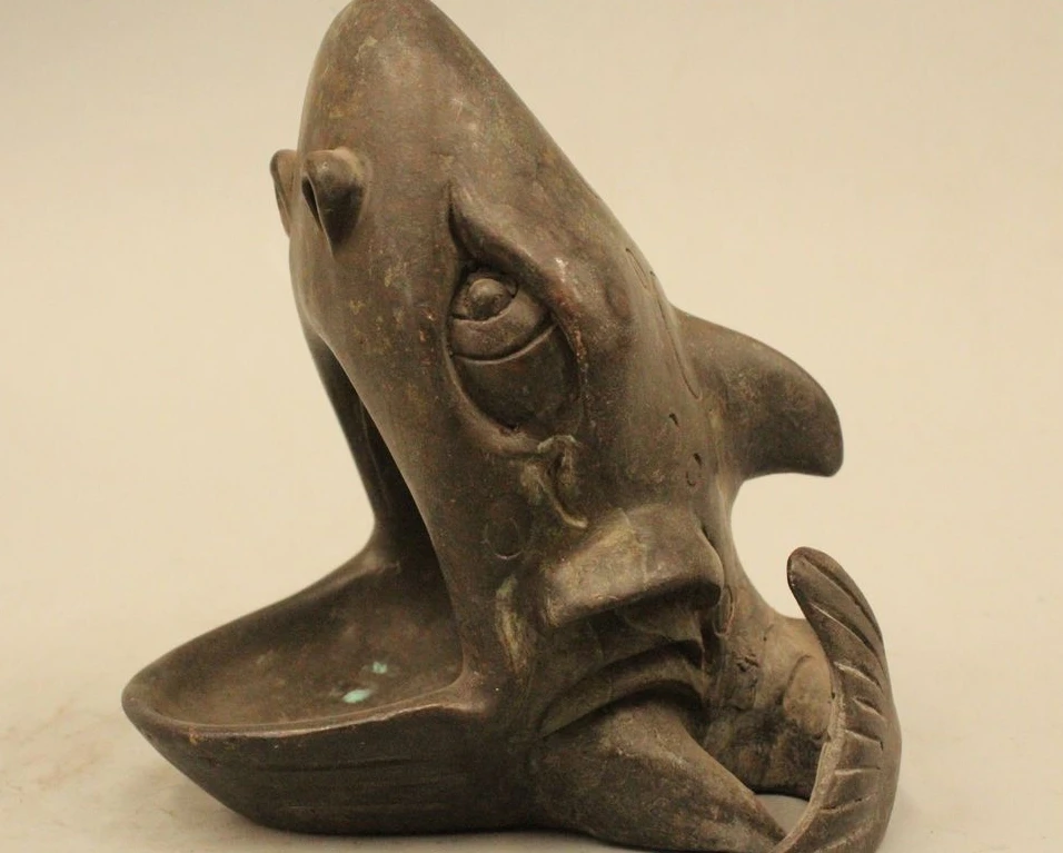 

5"China Chinese Fengshui Purple Bronze Fierce Shark Ashtray Statue Sculpture