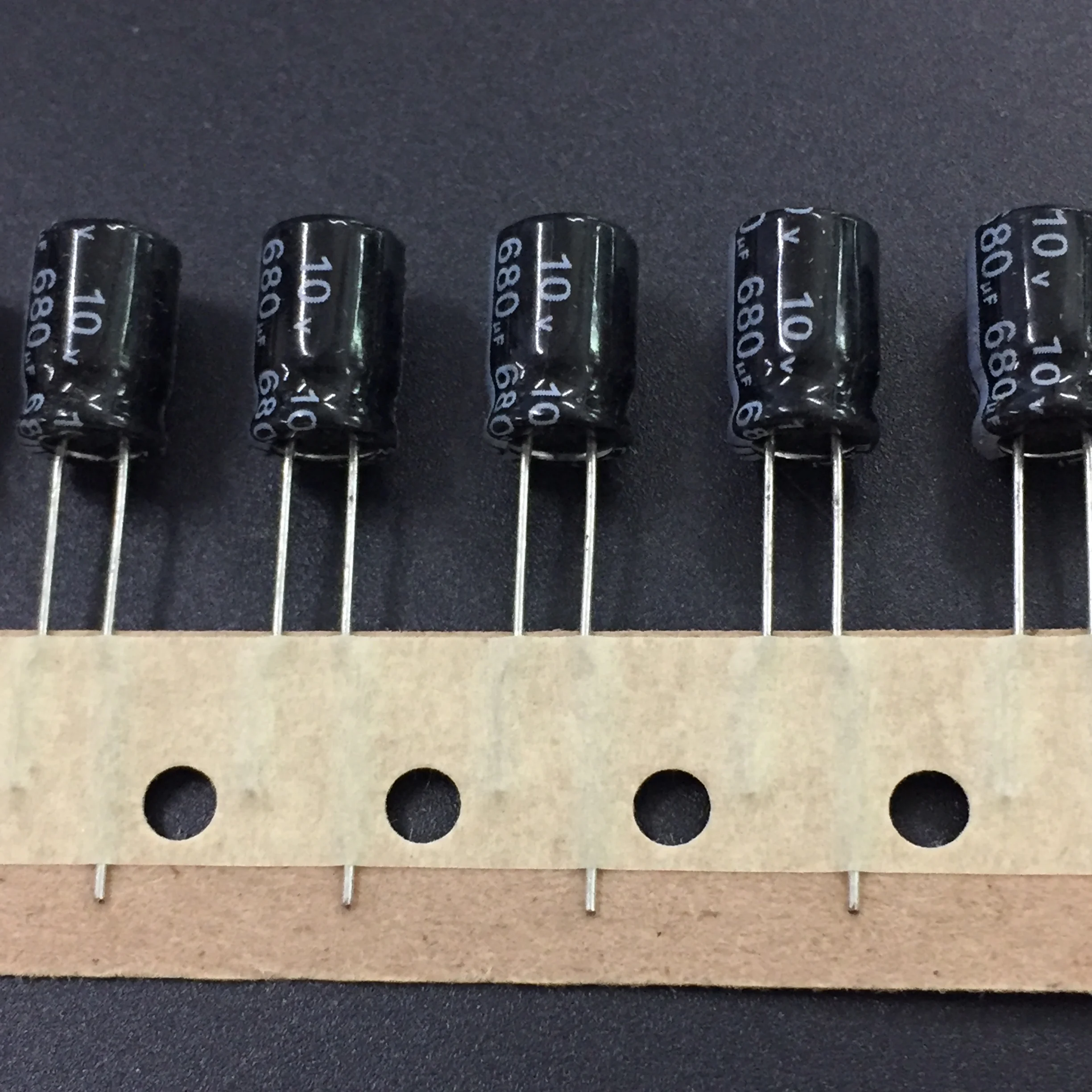 10pcs SMD Aluminium Electrolytic Capacitor 10V 47uF 4x5mm