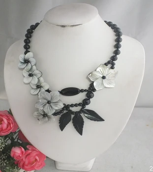 

W-5012 African Handmade Shell Flower Necklace