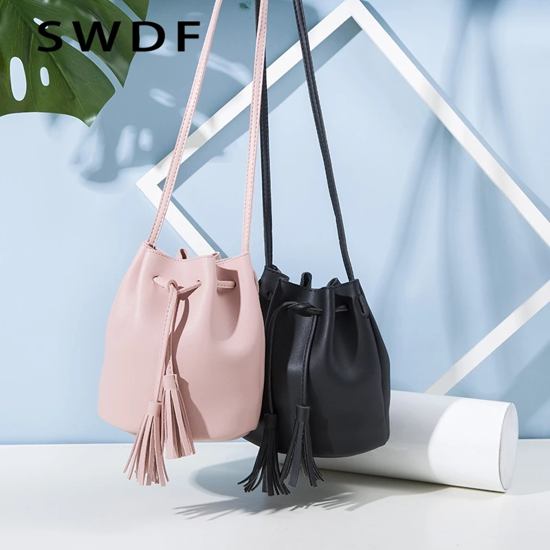 

SWDF Designer Women PU Leather Small Bucket Shoulder Bag For Women Fashion Leisure Summer Ibiza Suede Fringe Green Crossbody Bag