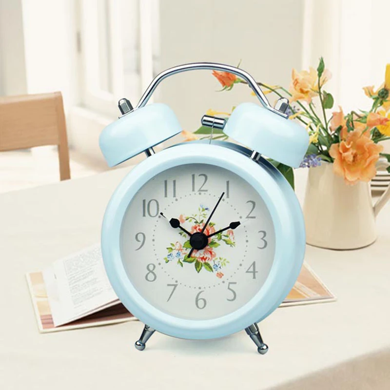 

Lovely Design Desktop Alarm Clock Classic Metal Retro Silent Quartz Home Desk Table Watch