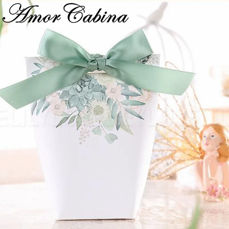

30pcs Personality White/Green Flowers Wedding Premium Candy Box Bomboniere Gift Box Party Ribbon Chocolate Box Three Designs