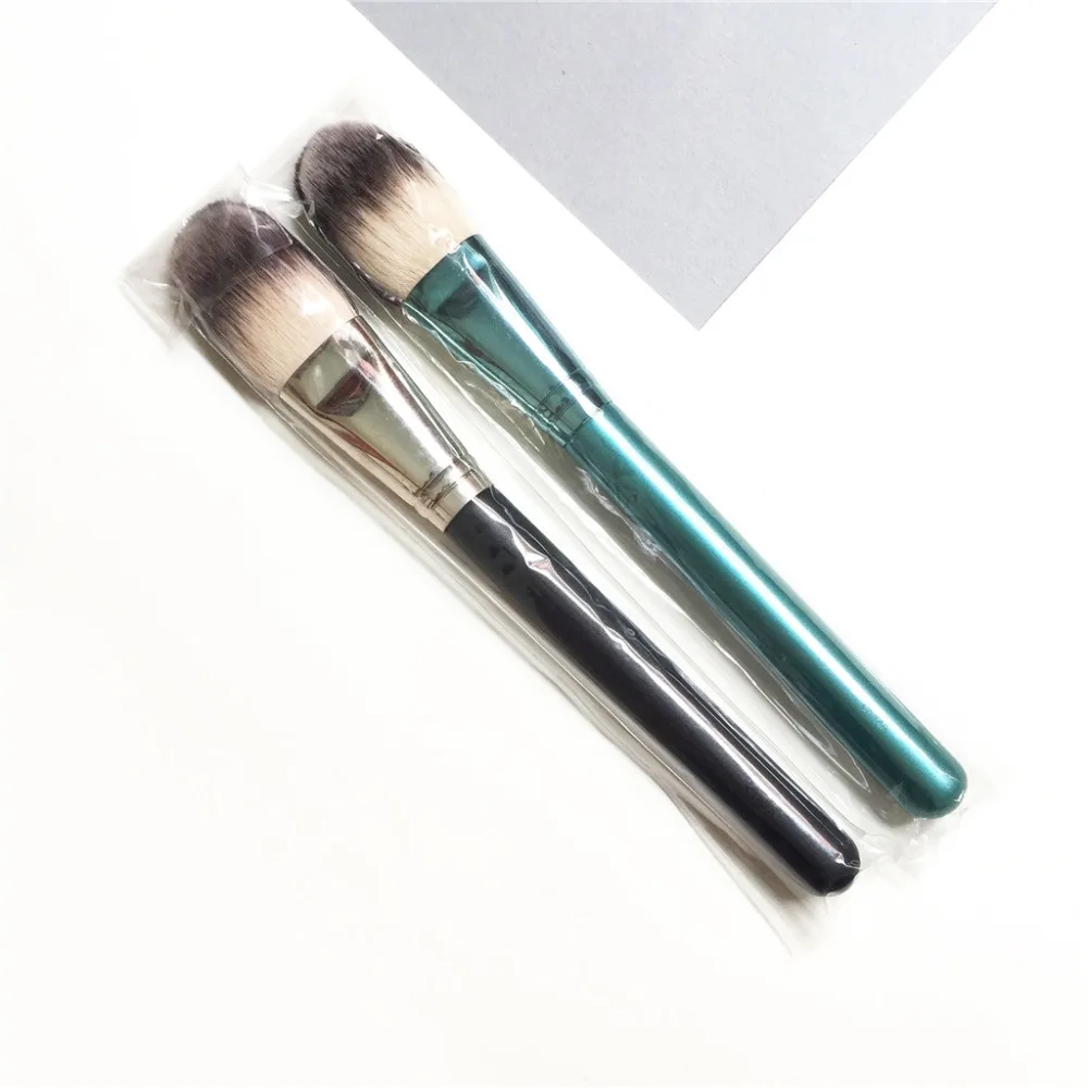 MAC 127 Split Fibre Face Brush _ 4