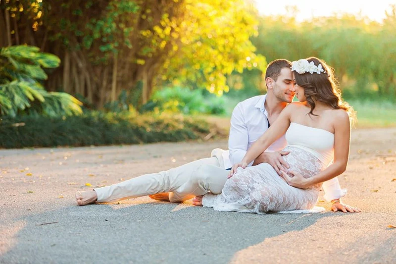 maternity_-_siri_-_white_-_evelyn_-_couple_-_alan_phillip_photography_2_-_web_res_-_spring_-_2015_-_favorite_-_sew_trendy_300x