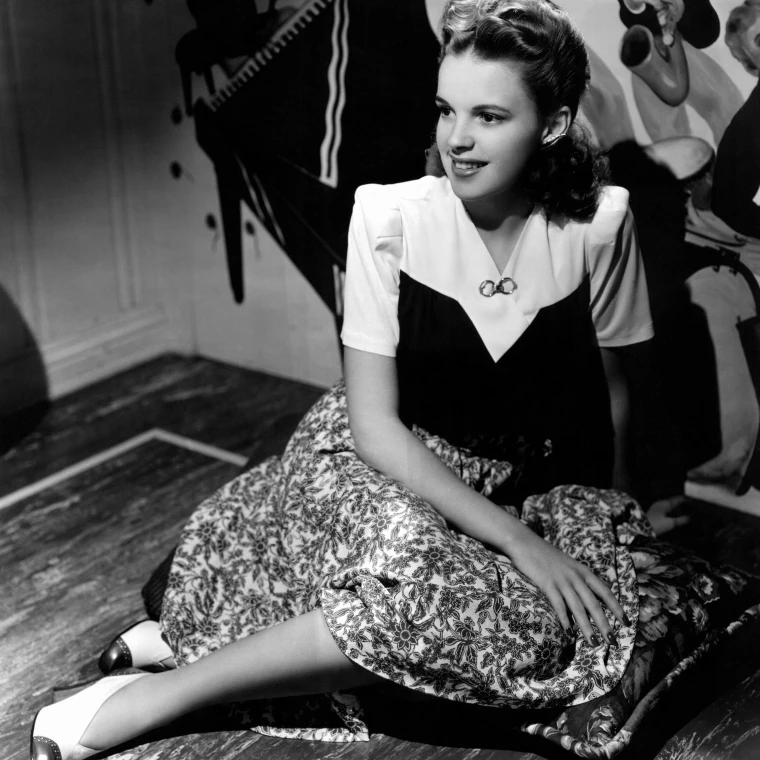 Judy Garland 1941 Photo Print (16 x 20)