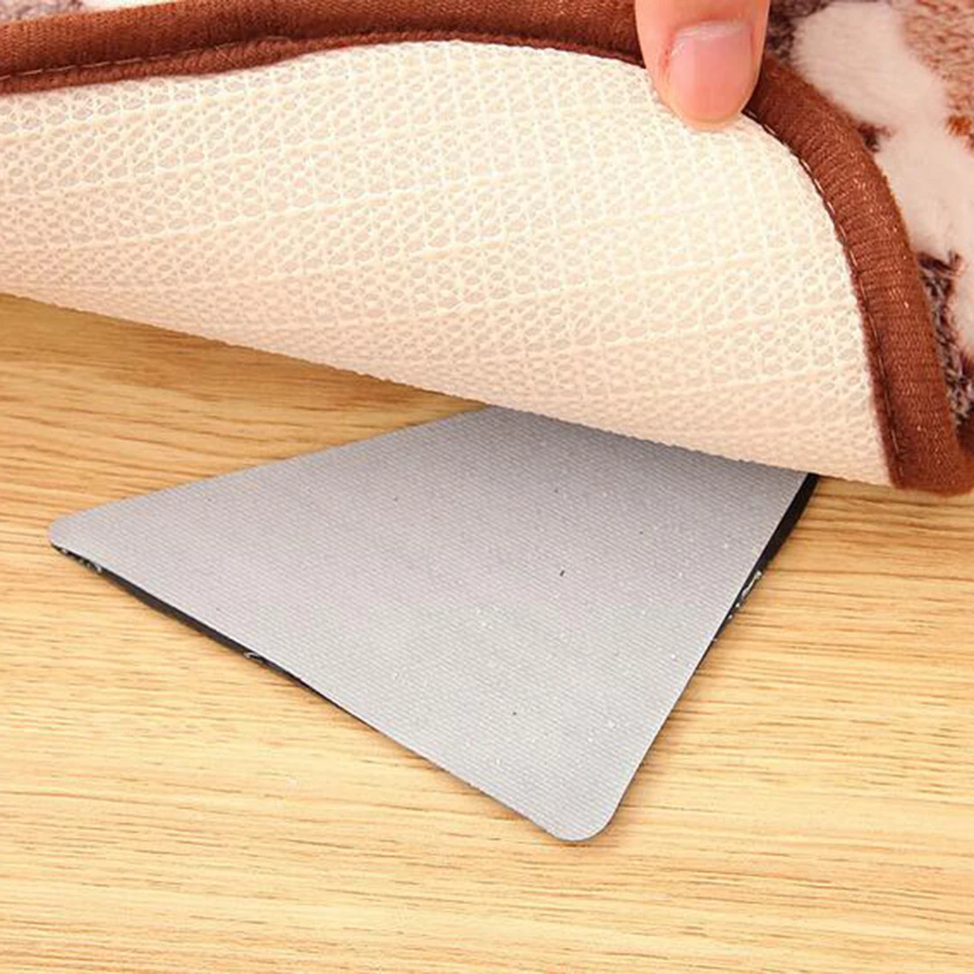 4 pcs Carpet Mat Rug Grippers Non Slip Anti Skid Washable Silicone Grip Reusable