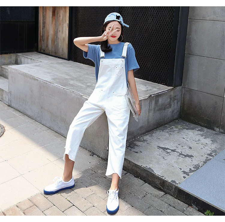 Stylish suspender jeans. College style, casual denim pants. (11)
