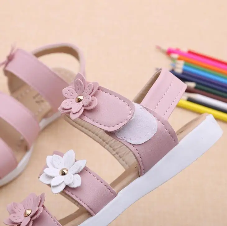 Размер 21-36 сандалии для маленьких девочек сандалии-гладиаторы с цветами летние сандалии с вырезами для девочек белый розовый желтый