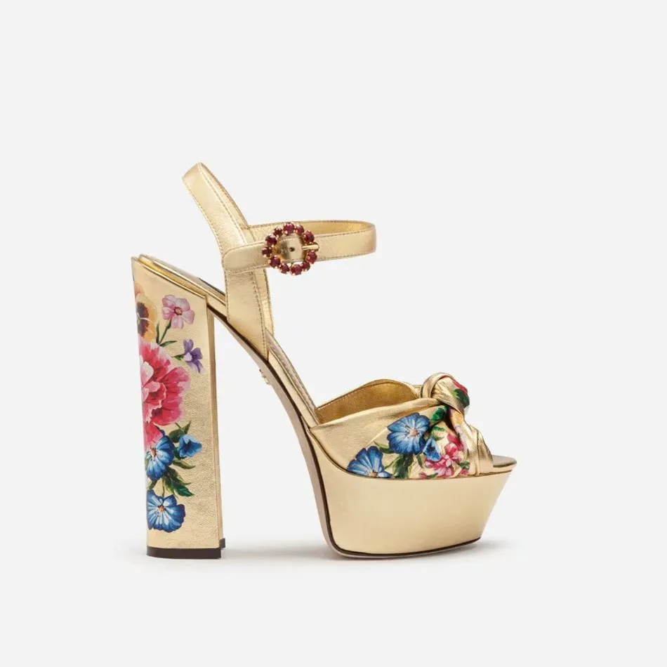 Босоножки на платформе на высоком каблуке 14 см с золотым цветочным принтом; кожаная обувь с открытым носком; галстук-бабочка; женская обувь;