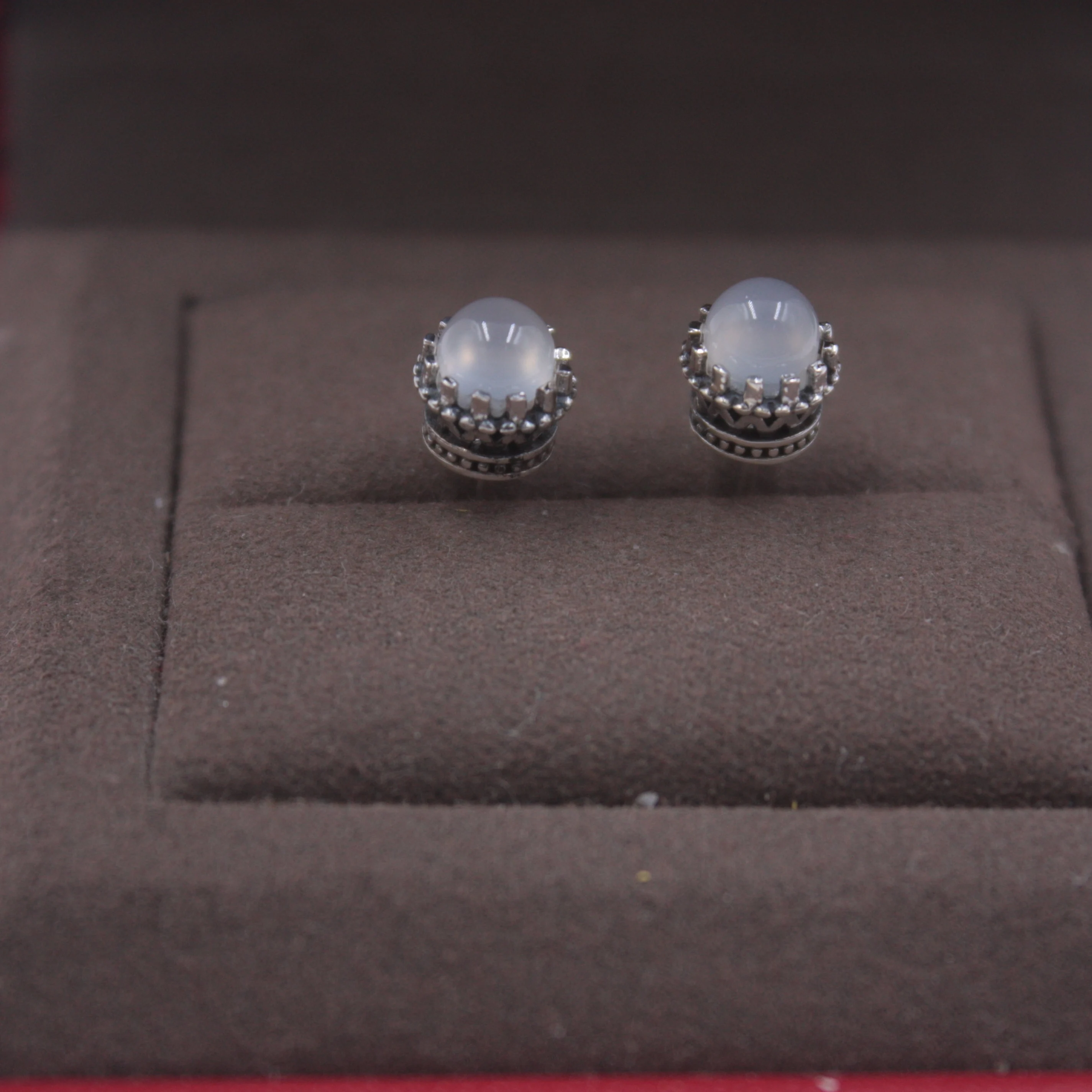 

Retro Sterling S925 Silver Earrings White Chalcedony Small Round For Women Ladies Girl 17*6mm Stud Earrings