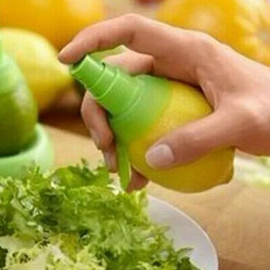 

1PC Orange Juice Squeeze Juice Juicer Lemon Spray Mist Orange Fruit Squeezer Sprayer Kitchen Cooking Tool OK 0265