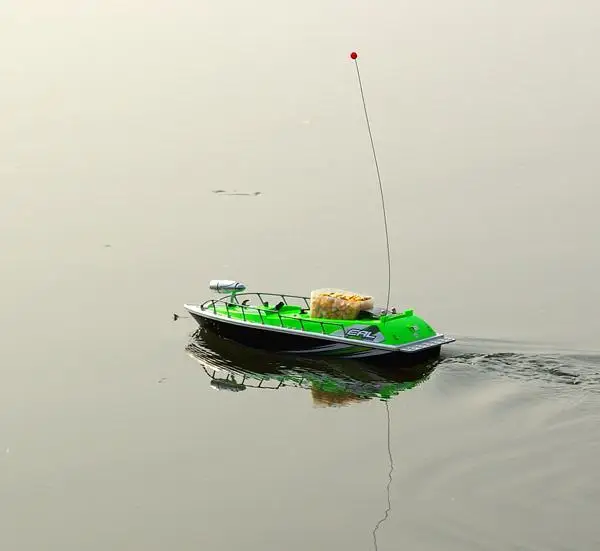 

10PCS RC Bait Fishing Boat Skyrules F2 Green Working Distance 200 meters red Car charger 3 hours