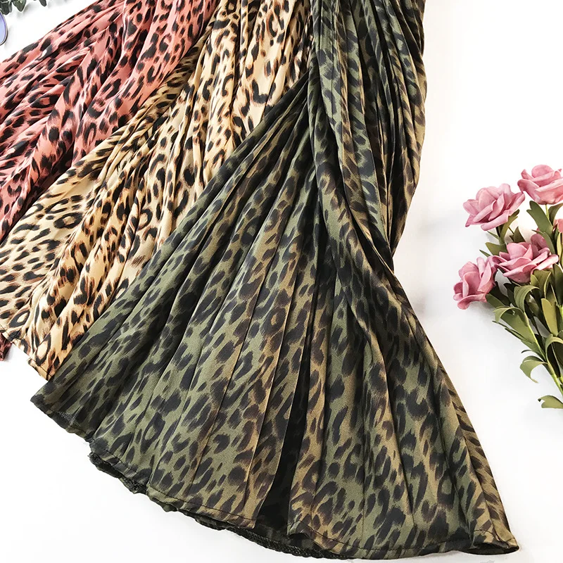 Retro Leopard Pleated Skirt