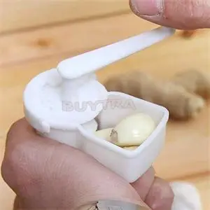 

1Pcs New Eco-Frienly Potato Garlic Cutter Easy Plastic Ginger Garlic Presses Kitchen Cooking Tools Free Shipping