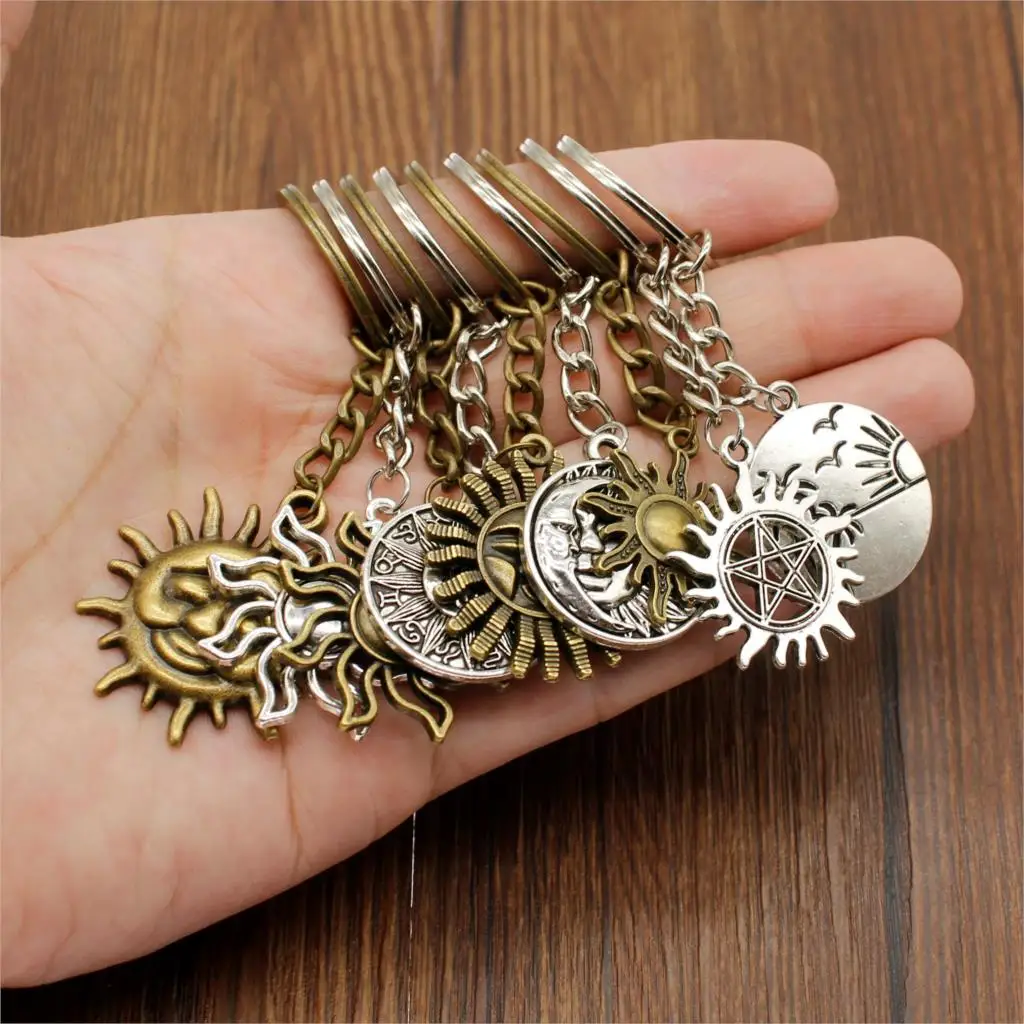 

Smiley Key Keychains Sun Stars Funny Keychain DIY Men Jewelry Car Key Chain Ring Holder Souvenir For Gift For Boyfriend