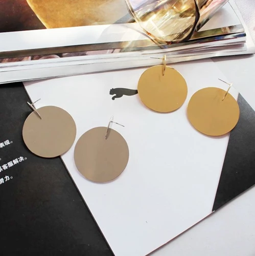 

New Stylish Gold Color Round Earrings for Women Hiphop Shinning Smooth Metal Texture Stud Earrings Brincos Jewelry High Quality