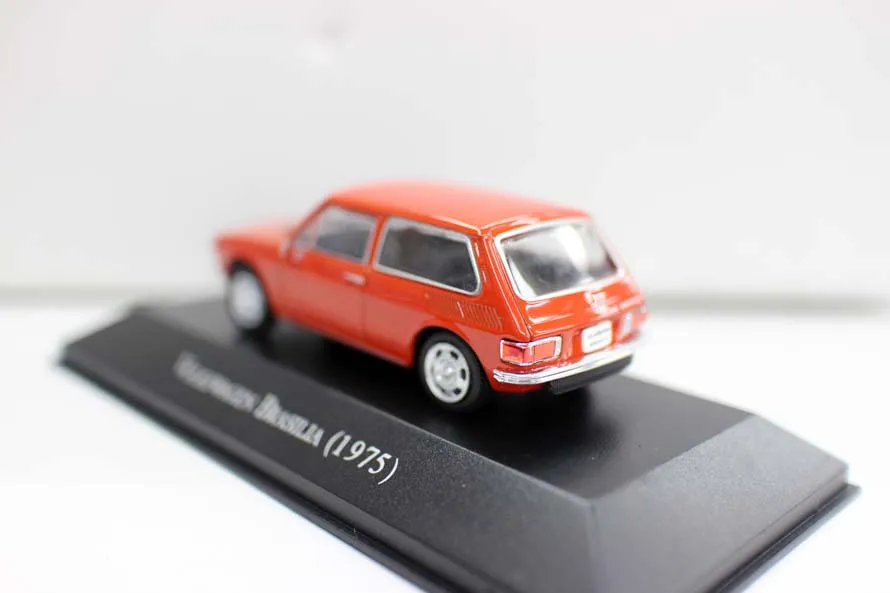 Высокая имитация BRASILIA 1975 модель автомобиля, 1:43 сплав автомобиля игрушки, металлические отливки, Коллекционная модель